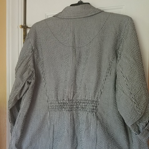 Black and white striped jacket - Picture 2 of 5